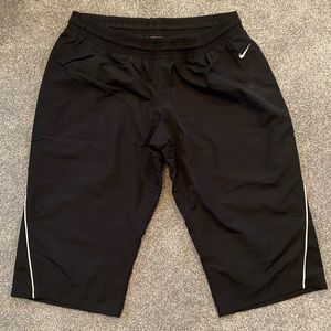 Women's Nike nylon capris...size large